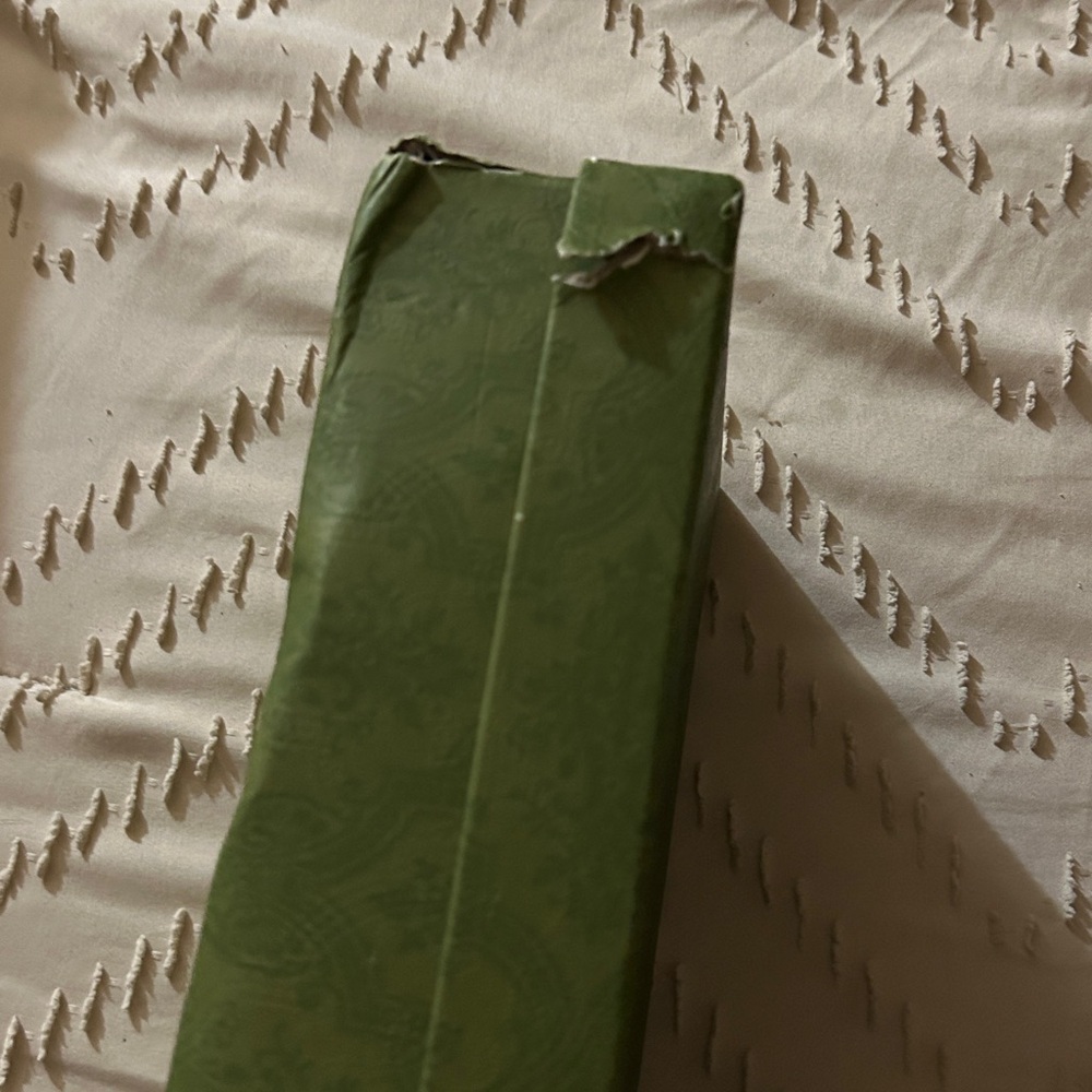 Gucci Beige Monogram Shoulder Bag with Green-Red Strap - Picture 8 of 9